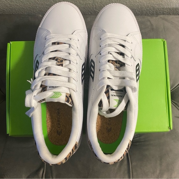 NIB Cariuma Salvas White Smooth Leather/Leopard Sneaker - Women’s 10.5/Men’s 9 - Picture 10 of 14